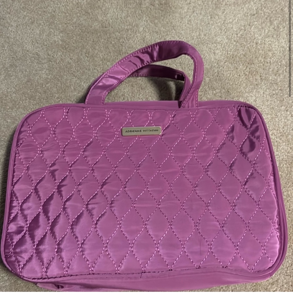 NWOT ADRIENNE VITTADINI Quilted Makeup Cosmetics Toiletries Travel Case in Pink